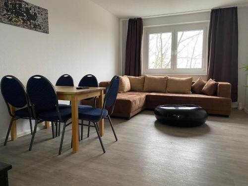 Schöne Monteurwohnung in Leipzig Grünau (Enjoy your stay with DKN - Mon-Sun - Late night check-in - Multilanguage - Leipzig Grunau - Witamy s) in West