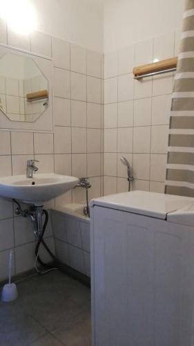 Enjoy your stay with DKN - Mon-Sun - Late night check-in - Multilanguage - Leipzig Grünau - Witamy serdecznie, Leipzig (photo 5)