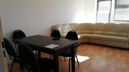 Helle Monteurwohnung in Leipzig Grünau (Enjoy your stay with DKN - Mon-Sun - Late night check-in - Multilanguage - Leipzig Grunau - Witamy s) in West