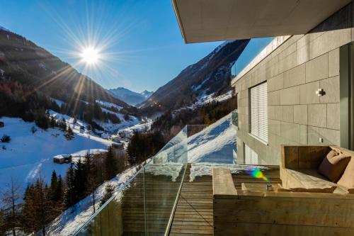 Balkong/terasse, Exclusive Apartment near Ischgl with Spa Area in house in Ulmich
