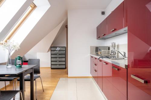 One-Bedroom Apartment image 4