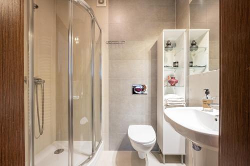 One-Bedroom Apartment image 6