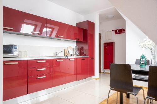 One-Bedroom Apartment image 9