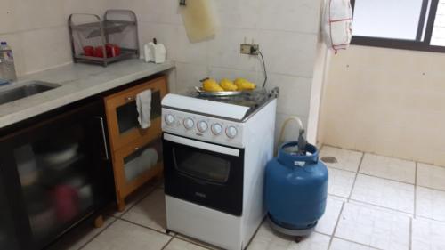 Apartamento no Guauja/SP, c/ 2 q., 72 m2. Uma vaga na garagem in Enseada