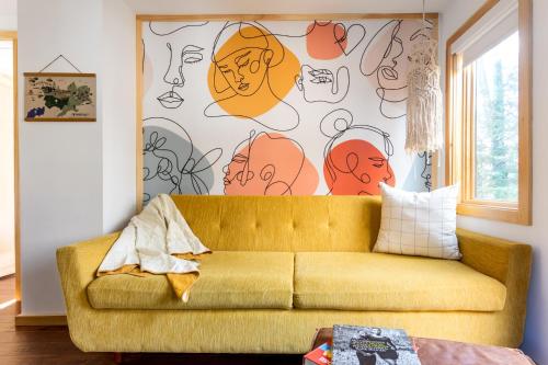 1 king bed, 1 sofa bed