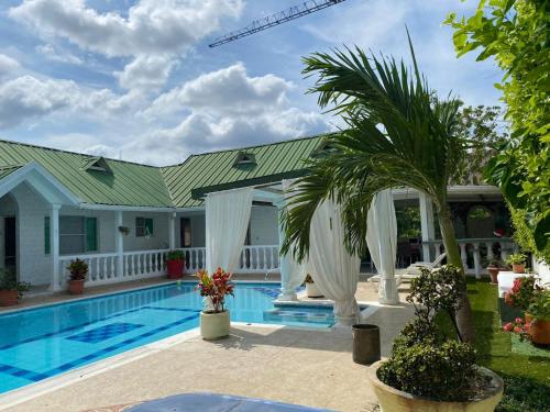 Casa con Piscina Privada & BBQ en Ricaurte, Ricaurte