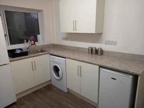 4 bedroom detached house in Derby gîte à louer Chellaston