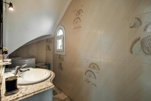 Los olivos villa with heated pool - image 4
