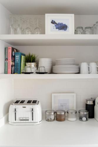 The Apartment, Bath, Bath (photo 9)