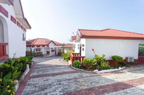 Udvendig, Royal Elmount Hotel in Elmina