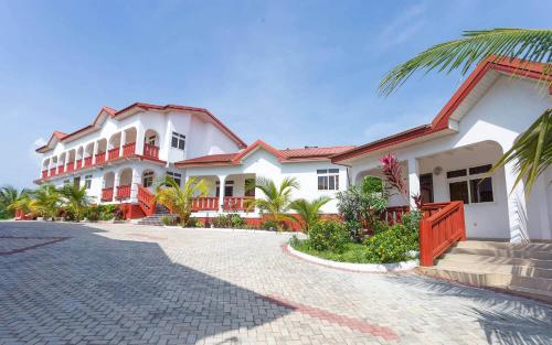 المنظر الخارجي, Royal Elmount Hotel in Elmina