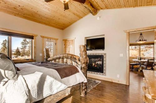 Pikes Peak Resort - Bear Den Cabin - Where Luxury and Wilderness Meet in Westcreek, USA