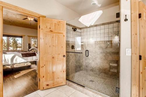 Pikes Peak Resort - Bear Den Cabin - Where Luxury and Wilderness Meet in Westcreek, USA
