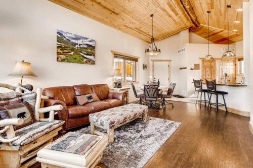 Pikes Peak Resort - Bear Den Cabin - Where Luxury and Wilderness Meet in Westcreek, USA
