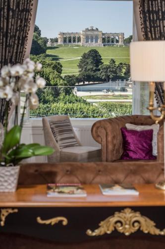 Schloß Schönbrunn Grand Suite - image 3