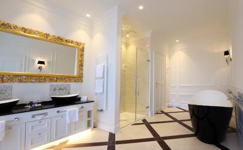 Schloß Schönbrunn Grand Suite - image 9