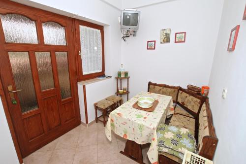 Studio Apartment image 9