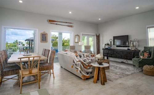 Mahi-Mahi House 3bed/4bath with pool dock - image 11