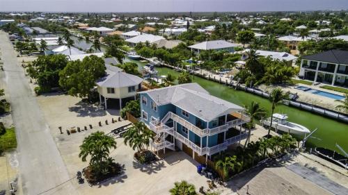 Sun of Beach 7bed/5ath canal front home - image 2