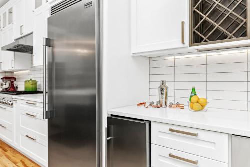 Spacious Custom Built Home in Boises North End - image 3