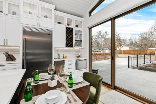 Spacious Custom Built Home in Boises North End - main image