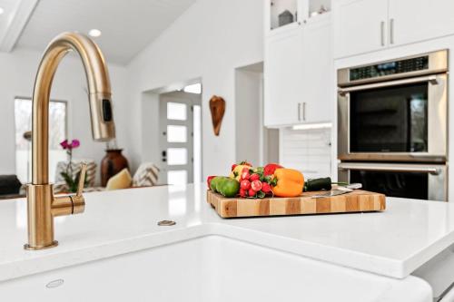 Spacious Custom Built Home in Boises North End - image 10