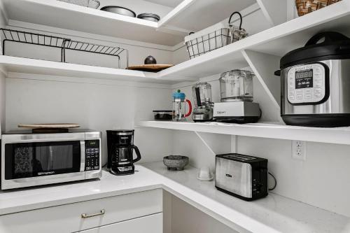 Spacious Custom Built Home in Boises North End - image 12