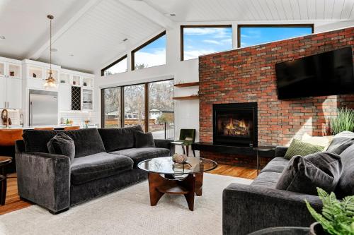 Spacious Custom Built Home in Boises North End - image 9