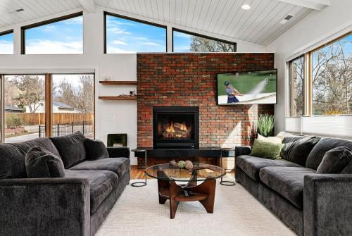 Spacious Custom Built Home in Boises North End - image 11