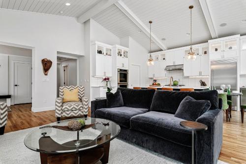 Spacious Custom Built Home in Boises North End - image 13