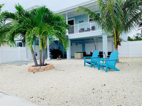 R&K's Marathon Paradise 2/2 w/Dock & Cabana Club Included - main image