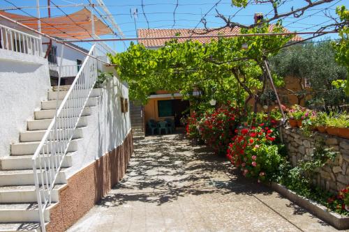 3 bedrooms, 4 beds