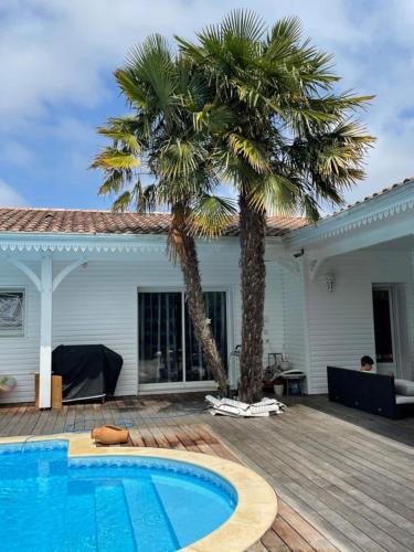 Villa 4 chambres piscine jacuzzi 5min du bassin gîte à louer Cassy
