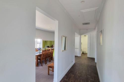 Central Auckland 5-Bedroom Villa with Free Parking, Auckland (Foto 8)