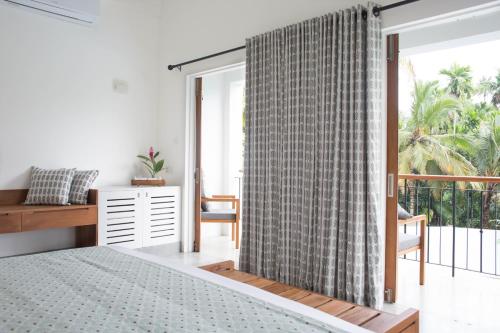 Superior King Room image 10
