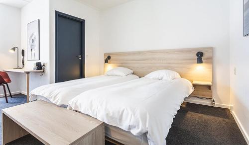 2 twin beds