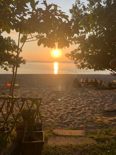 Sun Smile Beach Koh Jum