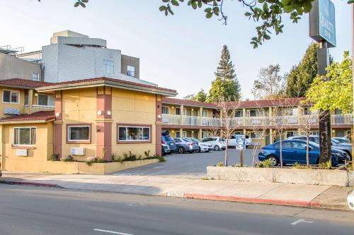 Quality Inn University Berkeley - Hotel