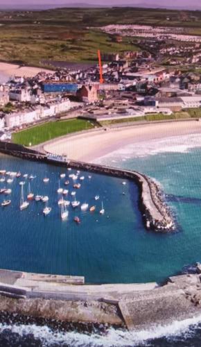 2 Bed Flat Right in Centre of Portrush town, Portrush (Foto 2)