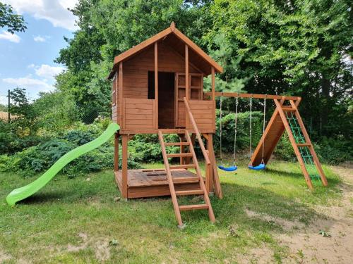 Spēļu laukums, Mechowo Domek z basenem in Kłanino