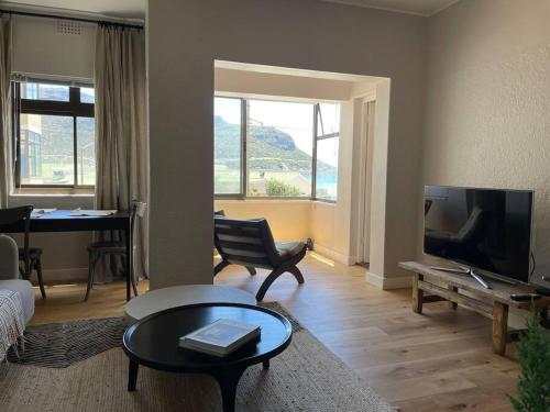 2 bedroom flat right on the beach in Cape Town