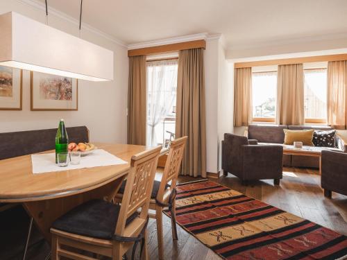 Hotel Garni Alpina - image 4