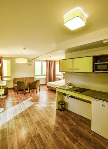 Comfort Suites Universités Grenoble Est - image 2