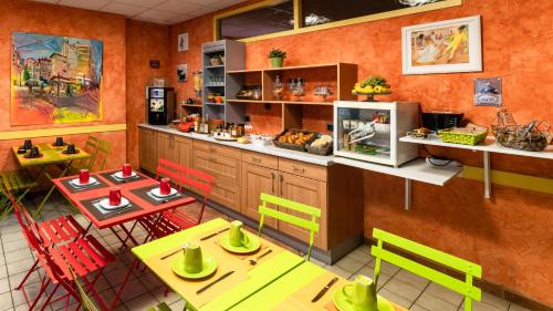 อาหารและเครื่องดื่ม, Hotel Furania in แซ็ง-เอเตียน