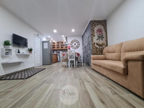 ห้องส่วนกลางสำหรับนั่งเล่น/ดูทีวี, Lucy's Rosegarden in อูร์เซลินา