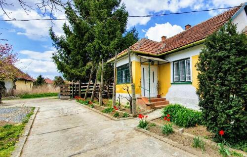  Kis-Tisza Üdülőház és Horgásztanya, Ferienwohnung in Tiszaladány