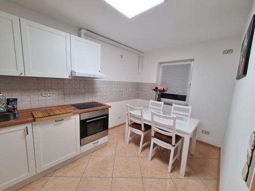 廚房, Große 3-Zimmer Wohnung Biggesee- Olpe ideal für Teams oder Familien (Große 3-Zimmer Wohnung Biggesee- Olpe ideal fur Teams oder Familien) in 德羅爾斯哈根