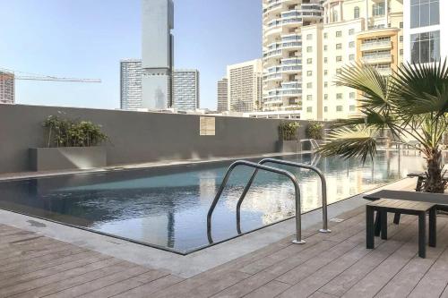 Modern 1BR in Jumeirah Village Circle (Pool View), Dubai (photo 10)