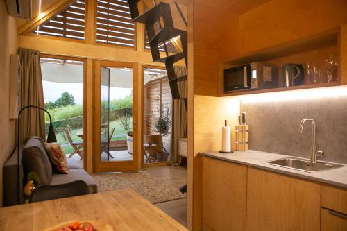 Konyha, Hišice Čarna - Houses Čarna (Hisice Carna - Houses Carna) in Martjanci