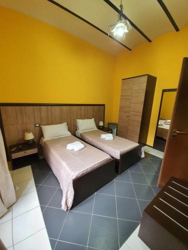 B&B 13, Iglesias